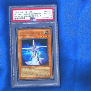 PSA 4 VG EX - Yu-Gi-Oh Card - DR3-EN012 - MYSTIC SWORDSMAN LV4 (ULTRA RARE HOLO)